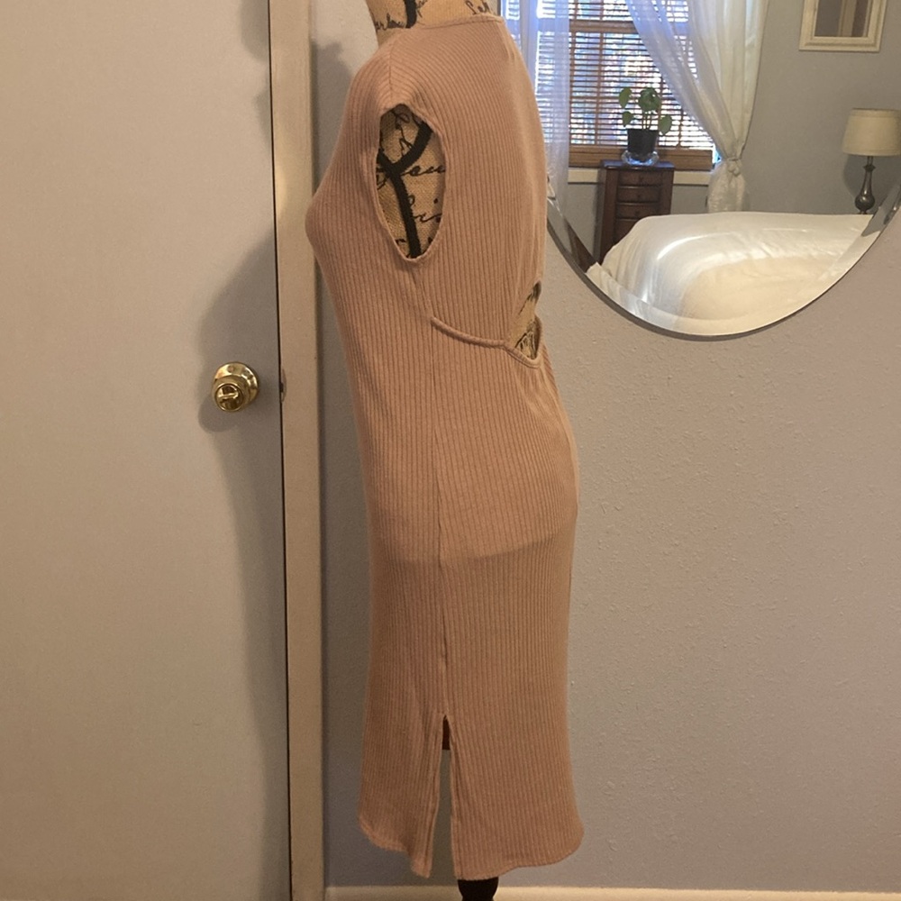 Bodycon Ribbed Dress w/Cutout back - Picture 10 of 11
